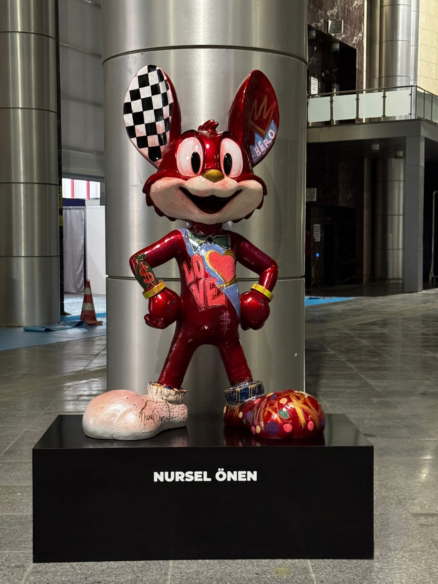 Mr Roo — 250 cm heykel, Nursel Önen